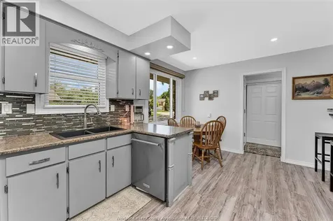 305 Edgewater Boulevard Tecumseh ON N8N 2G9