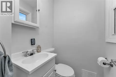 305 Edgewater Boulevard Tecumseh ON N8N 2G9