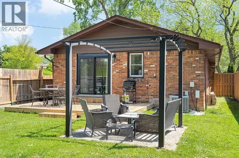 305 Edgewater Boulevard Tecumseh ON N8N 2G9