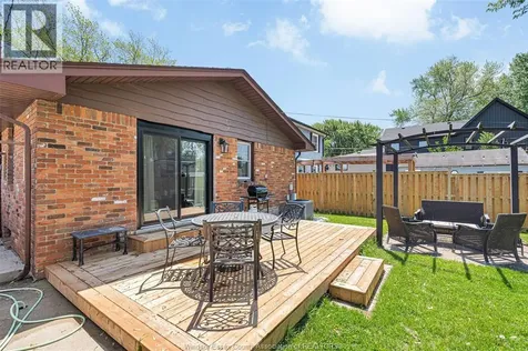 305 Edgewater Boulevard Tecumseh ON N8N 2G9