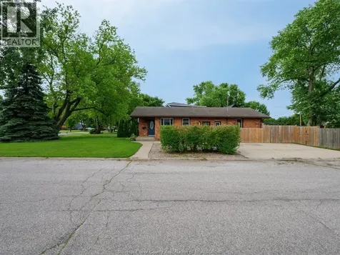 305 Edgewater Boulevard Tecumseh ON N8N 2G9
