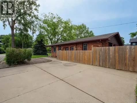 305 Edgewater Boulevard Tecumseh ON N8N 2G9