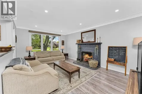 305 Edgewater Boulevard Tecumseh ON N8N 2G9