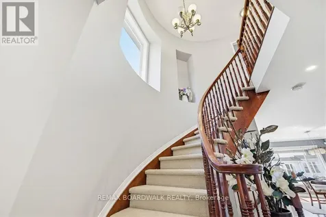 10 Valemont Street Ottawa ON K2G 6Y1