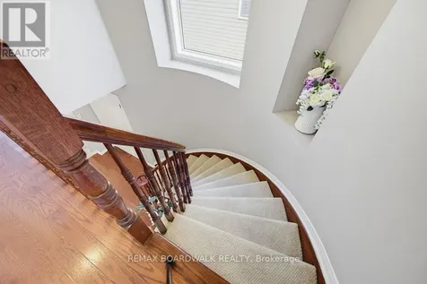 10 Valemont Street Ottawa ON K2G 6Y1