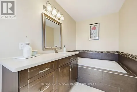 10 Valemont Street Ottawa ON K2G 6Y1