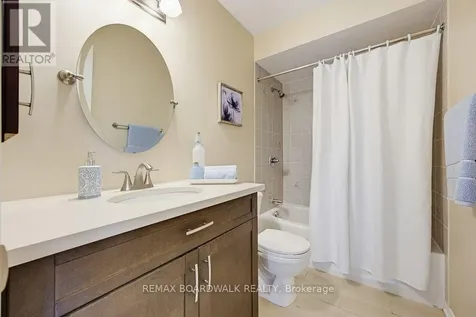 10 Valemont Street Ottawa ON K2G 6Y1