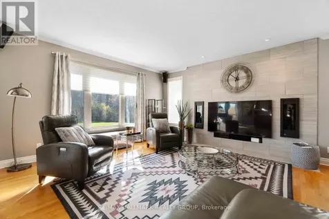 137 Goodman Drive Ottawa ON K2W 1C7