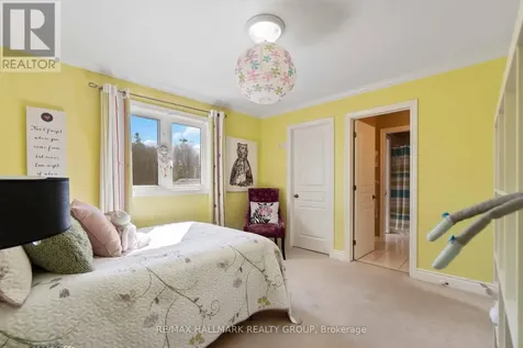 137 Goodman Drive Ottawa ON K2W 1C7