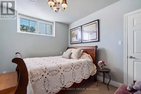 137 Goodman Drive Ottawa ON K2W 1C7