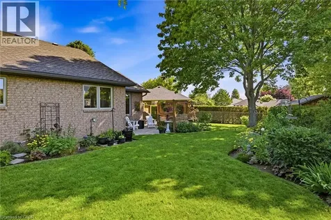 15 Bayshore Court Port Dover ON N0A 1N7
