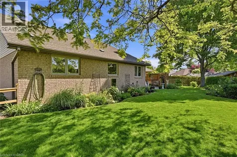 15 Bayshore Court Port Dover ON N0A 1N7