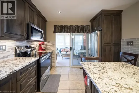 25 Maplecrest Lane Brantford ON N3R 7T9