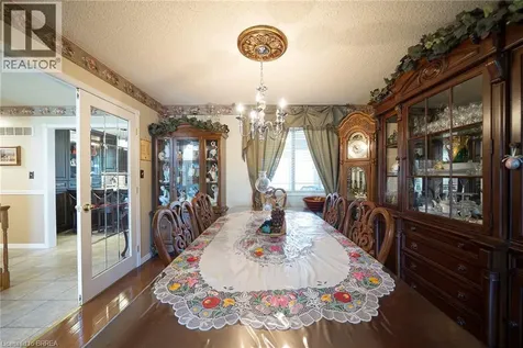 25 Maplecrest Lane Brantford ON N3R 7T9