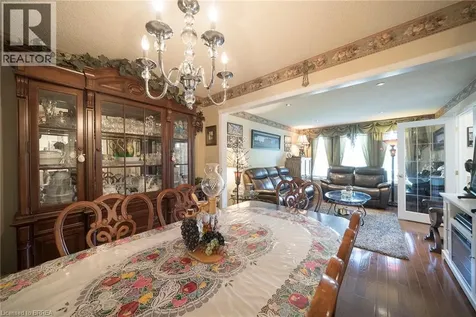 25 Maplecrest Lane Brantford ON N3R 7T9