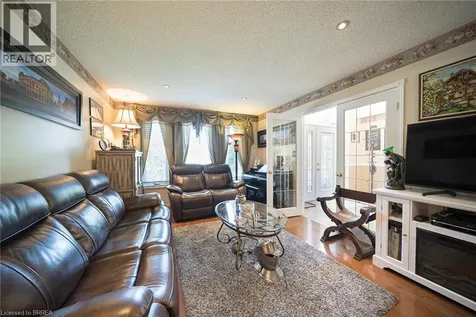 25 Maplecrest Lane Brantford ON N3R 7T9