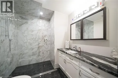 25 Maplecrest Lane Brantford ON N3R 7T9