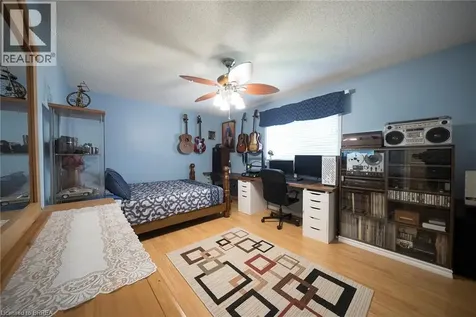 25 Maplecrest Lane Brantford ON N3R 7T9