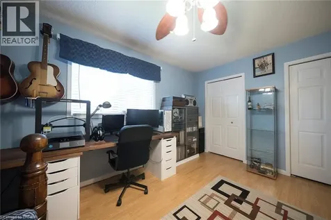 25 Maplecrest Lane Brantford ON N3R 7T9
