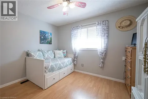25 Maplecrest Lane Brantford ON N3R 7T9