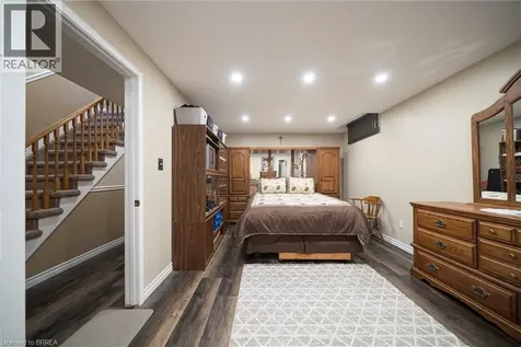 25 Maplecrest Lane Brantford ON N3R 7T9