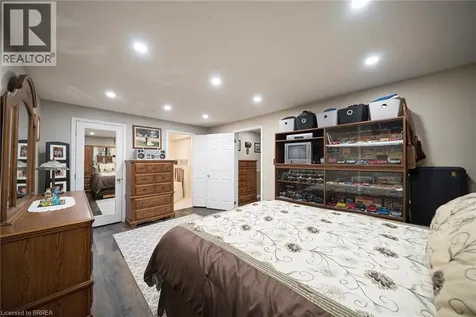 25 Maplecrest Lane Brantford ON N3R 7T9