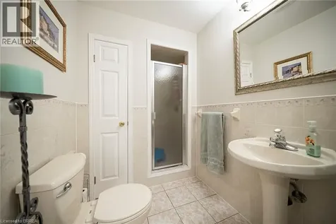 25 Maplecrest Lane Brantford ON N3R 7T9