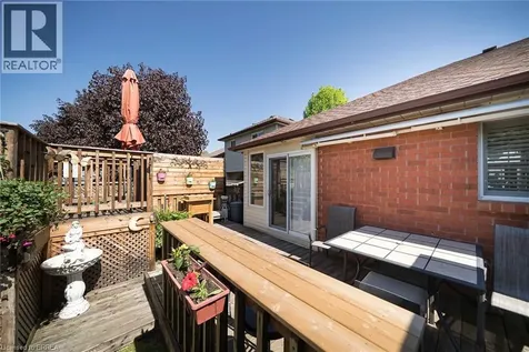 25 Maplecrest Lane Brantford ON N3R 7T9