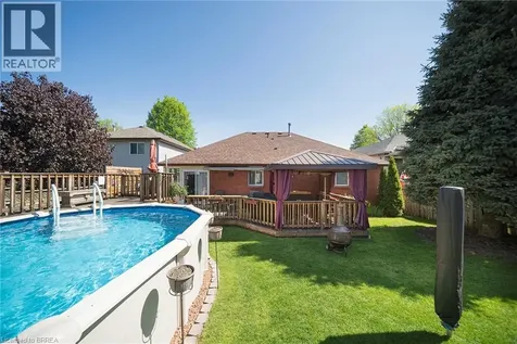 25 Maplecrest Lane Brantford ON N3R 7T9