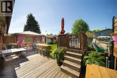 25 Maplecrest Lane Brantford ON N3R 7T9