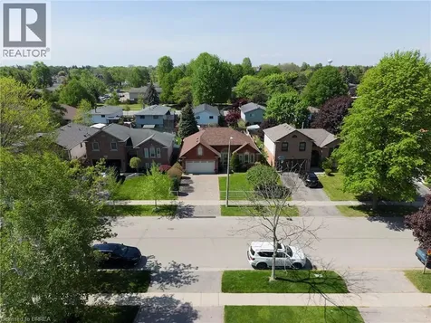 25 Maplecrest Lane Brantford ON N3R 7T9