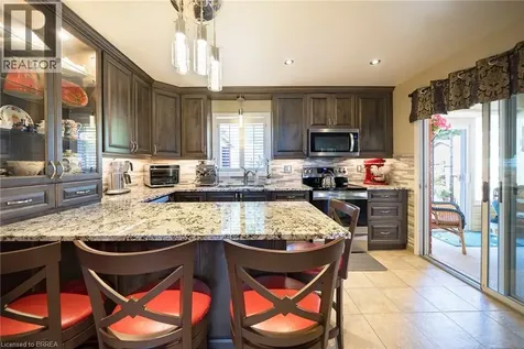 25 Maplecrest Lane Brantford ON N3R 7T9