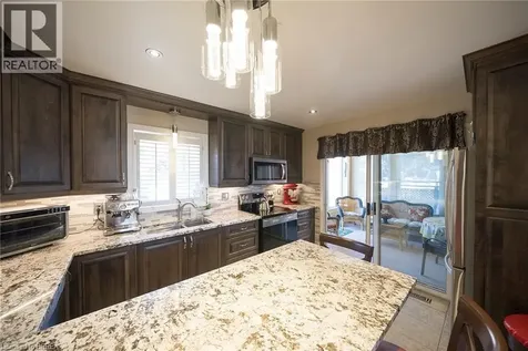 25 Maplecrest Lane Brantford ON N3R 7T9