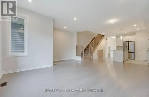 1026 Kijik Crescent East Ottawa ON K1X 1G6
