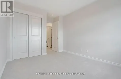1026 Kijik Crescent East Ottawa ON K1X 1G6