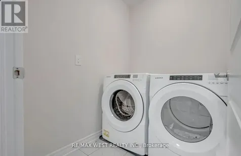 1026 Kijik Crescent East Ottawa ON K1X 1G6