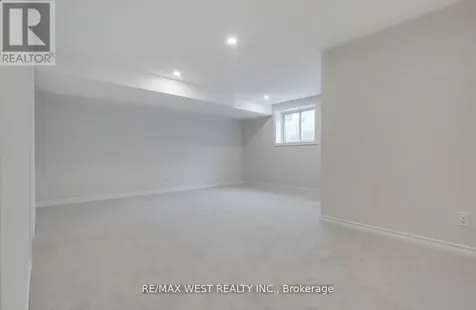 1026 Kijik Crescent East Ottawa ON K1X 1G6