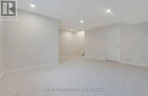 1026 Kijik Crescent East Ottawa ON K1X 1G6