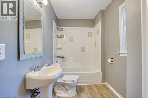 39 Chester Road Stoney Creek ON L8E 1X8