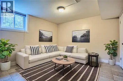39 Chester Road Stoney Creek ON L8E 1X8
