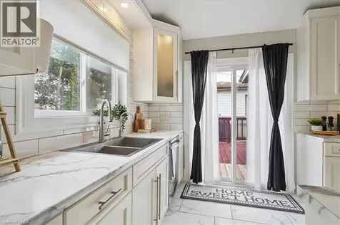 32 Allan Avenue Hamilton ON L8H 2C9