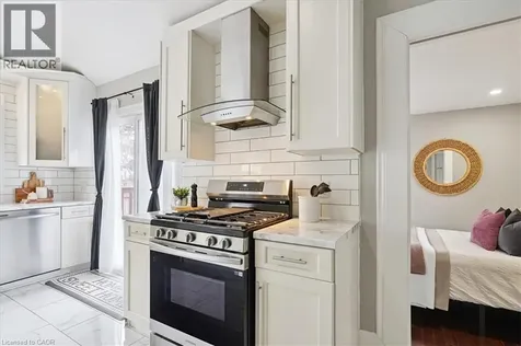 32 Allan Avenue Hamilton ON L8H 2C9