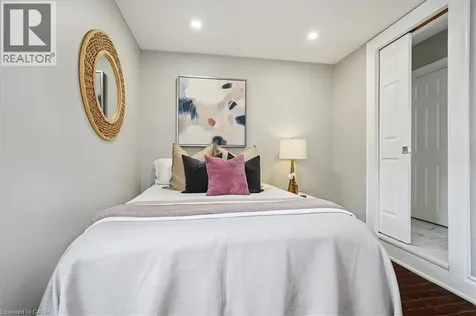 32 Allan Avenue Hamilton ON L8H 2C9