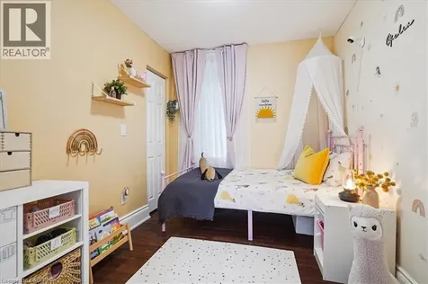 32 Allan Avenue Hamilton ON L8H 2C9