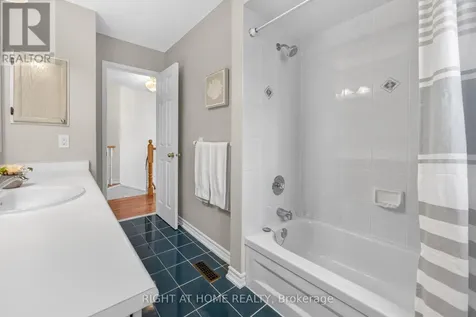 17 Eaton Street Halton Hills (georgetown) ON L7G 5L4