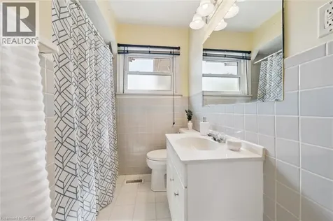 441 Highland Road East Kitchener ON N2M 3W8
