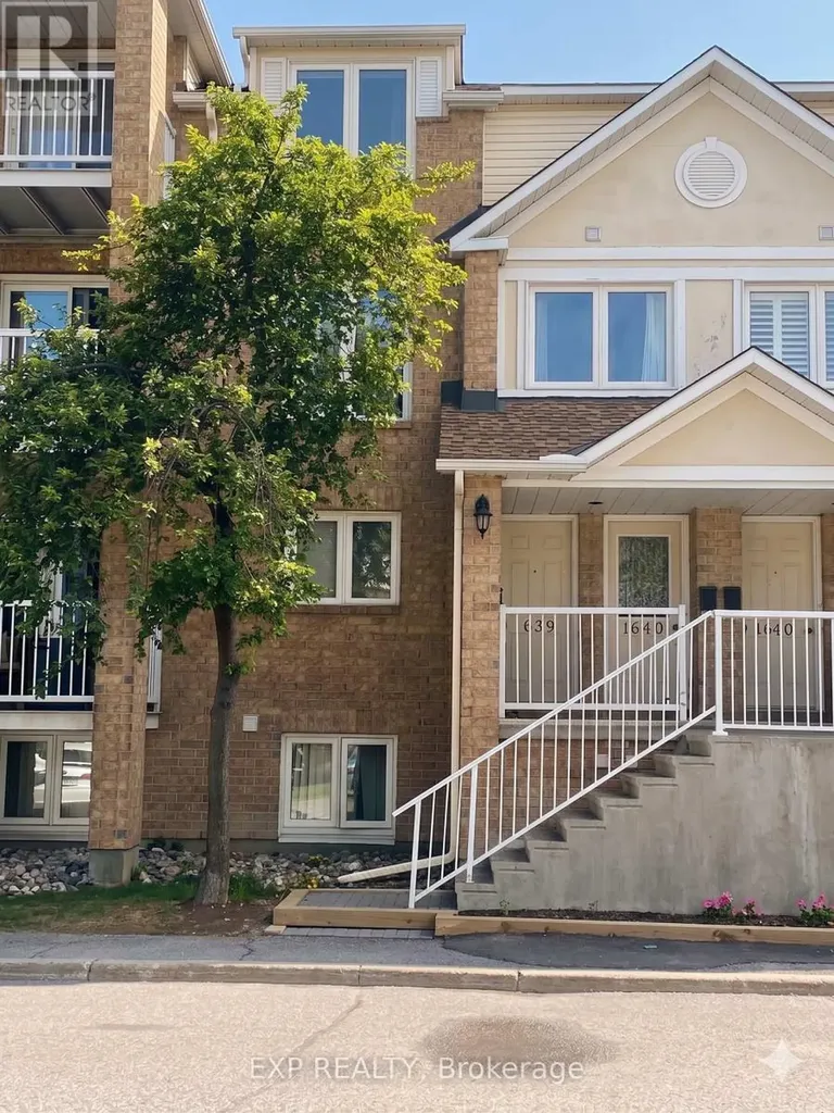 1639 Locksley Lane Ottawa ON K1J 1B6