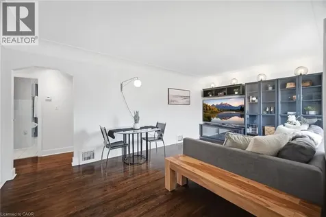 94 Clarendon Avenue Hamilton ON L9A 3A3