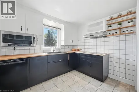 94 Clarendon Avenue Hamilton ON L9A 3A3