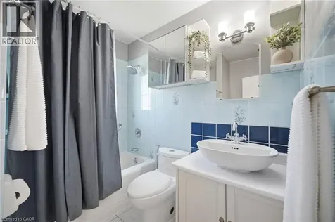 94 Clarendon Avenue Hamilton ON L9A 3A3